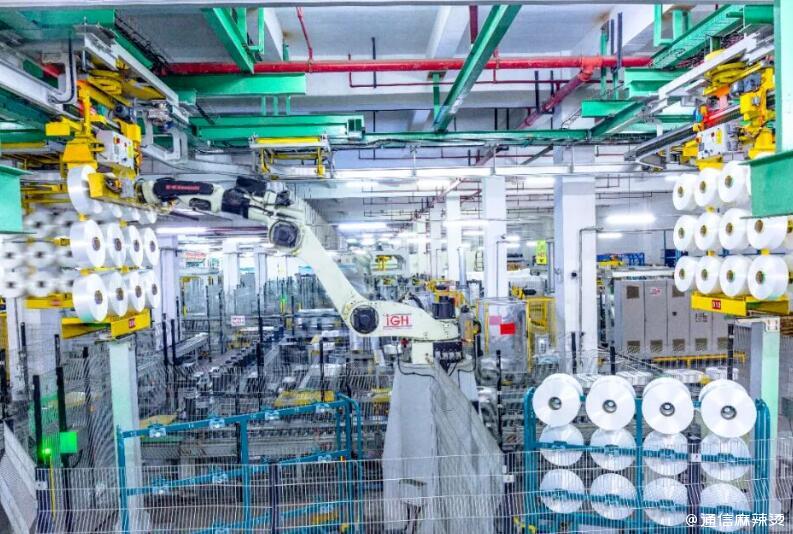 揭秘5G工廠搭建全流程 這些黑科技如何借助人工智能應(yīng)用軟件開(kāi)發(fā)，讓老廠變身“智慧先鋒”